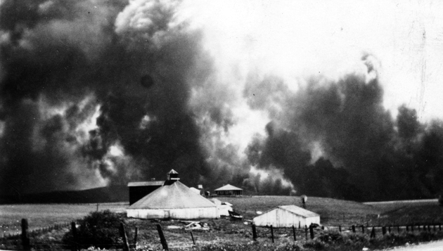 Betty Guthrie Photo 1926 Tank Farm Fire and Octagon Barn 1280